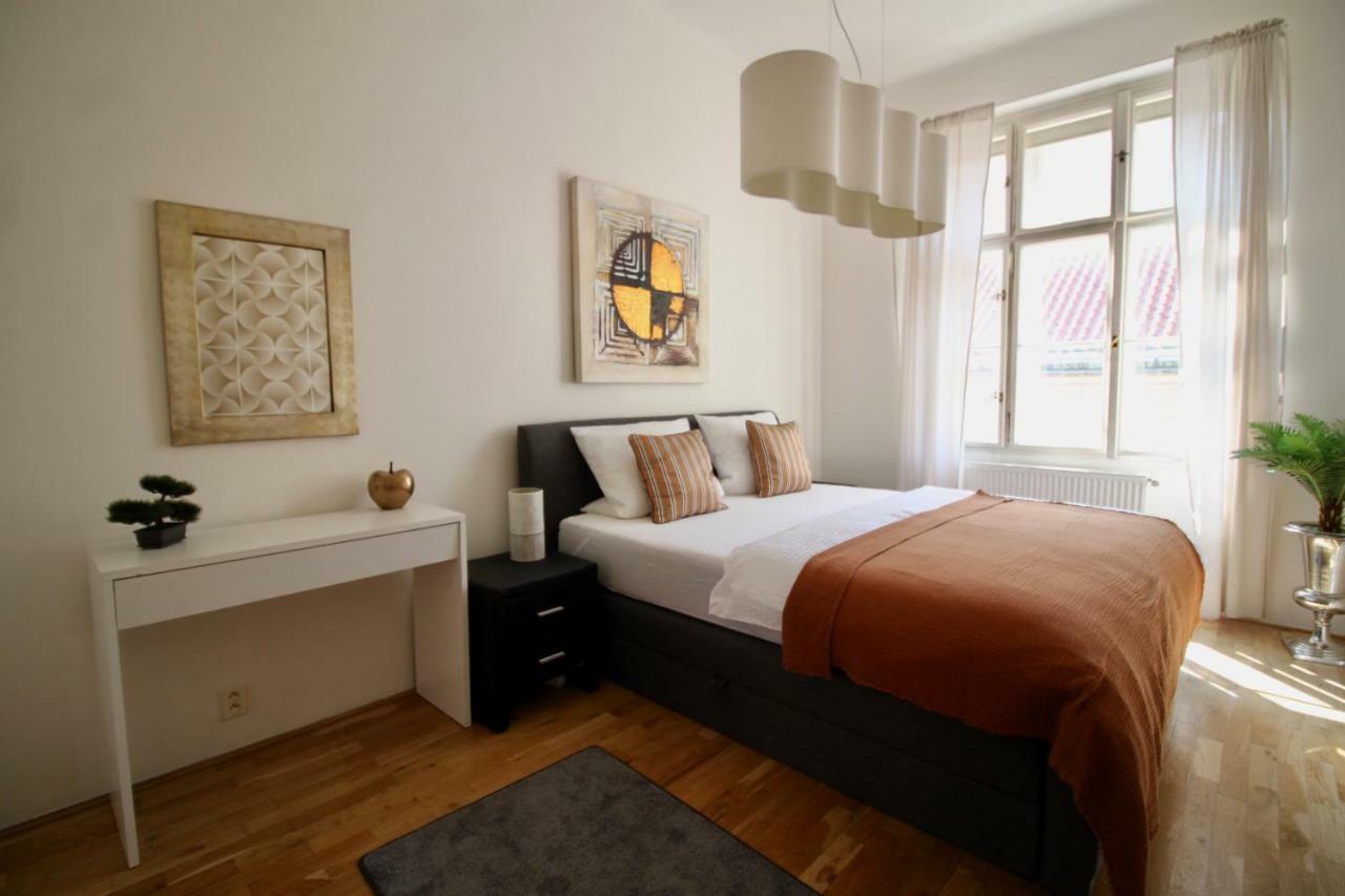 New Design & Style Apartment Old Town Xxl Prag Exteriör bild